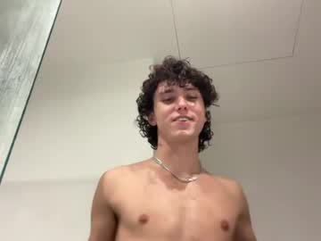 loves_leo