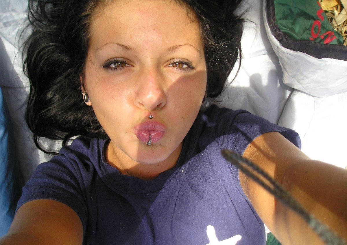 A suntanned Bombshell took these hot Selfshots — 17