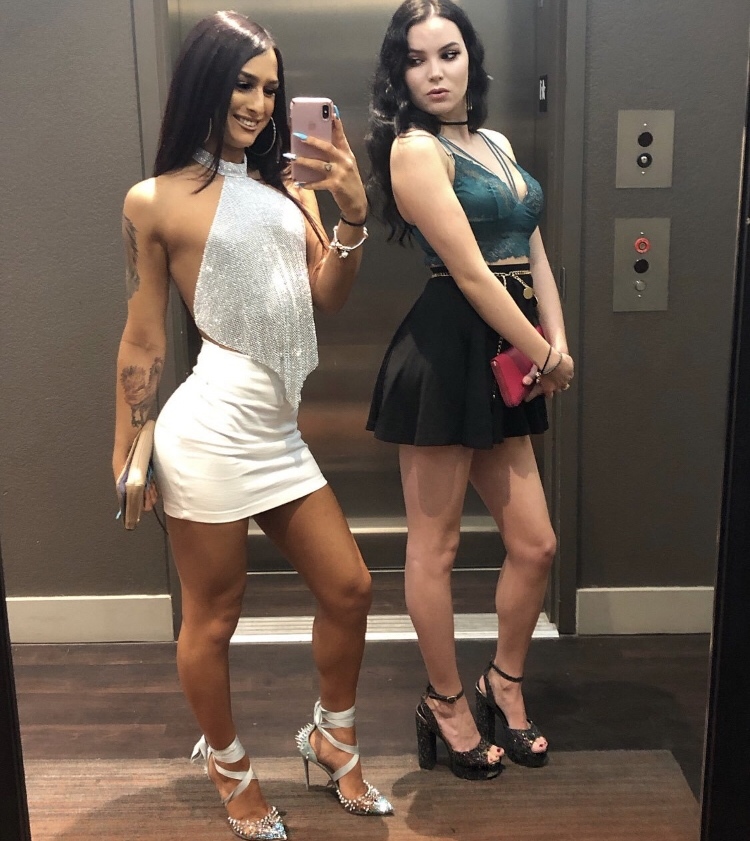 5'4 Transgender Pornstar Khloe Kay With Friend — 32