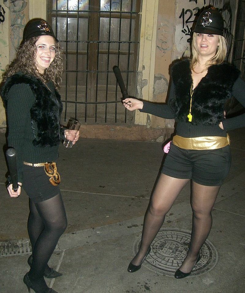 Vestidas como putas para salir de fiesta — 48